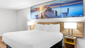 Rum - 1 kingsize-sÀng - icke-rökare | Unika möbler, skrivbord, strykjÀrn/strykbrÀda och extrasÀngar