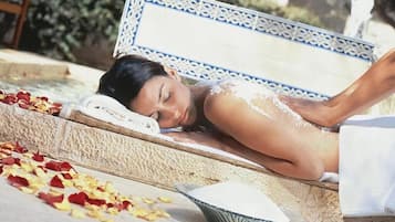 Salas para tratamentos a dois, sauna seca, banheira de hidromassagem