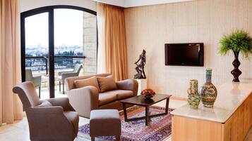 Minibar, in-room safe, desk, laptop workspace