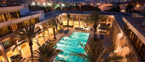 Indoor pool, seasonal outdoor pool