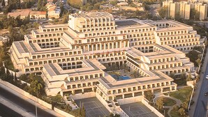 A large, multi-story hotel with a central courtyard and multiple wings. - Dan Jerusalem (Jerusalem)