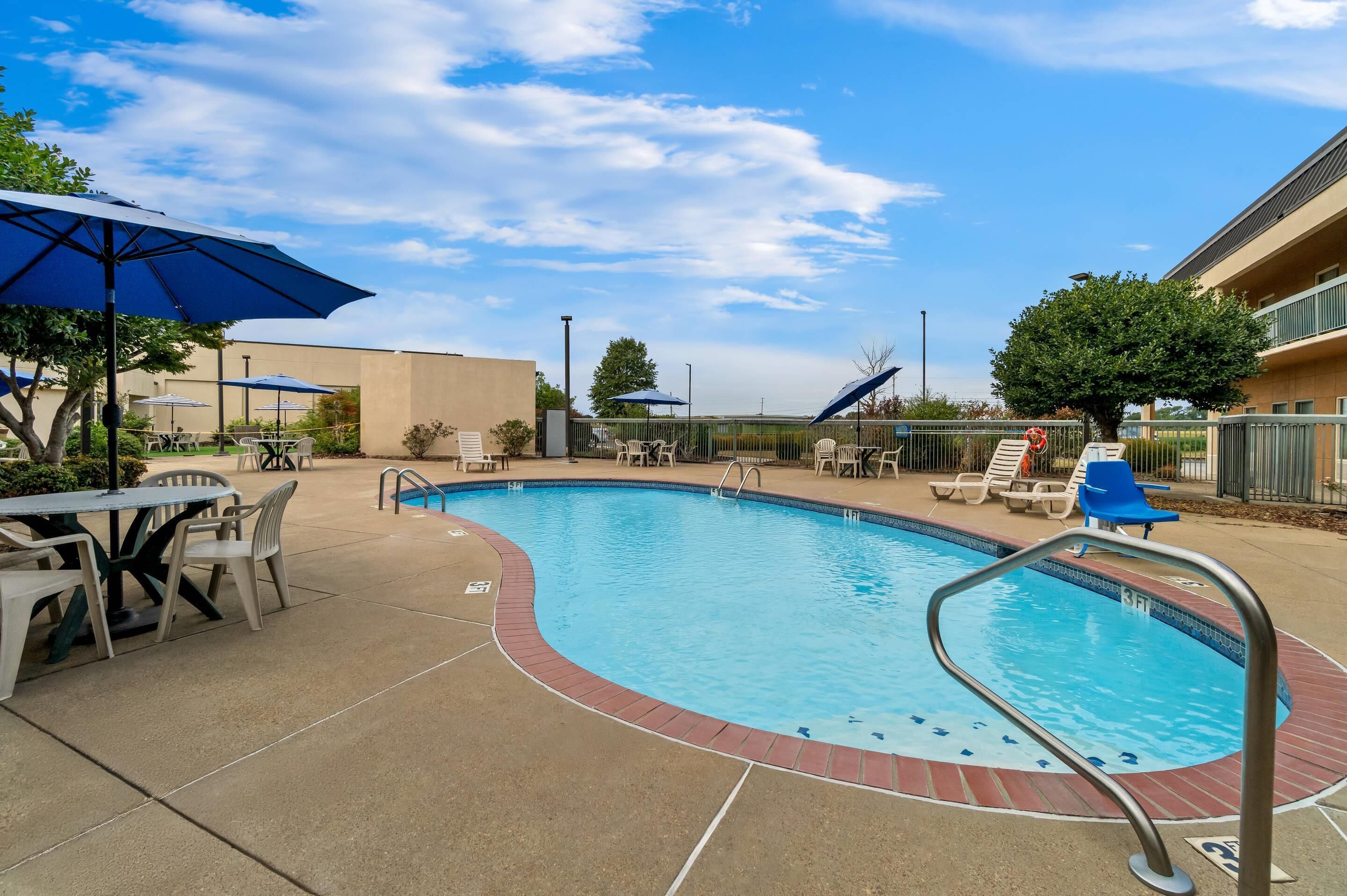 Seasonal outdoor pool