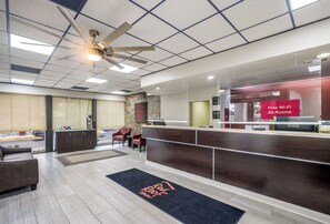 Lobby - Red Roof Inn Savannah - Southside/Midtown (Savannah)