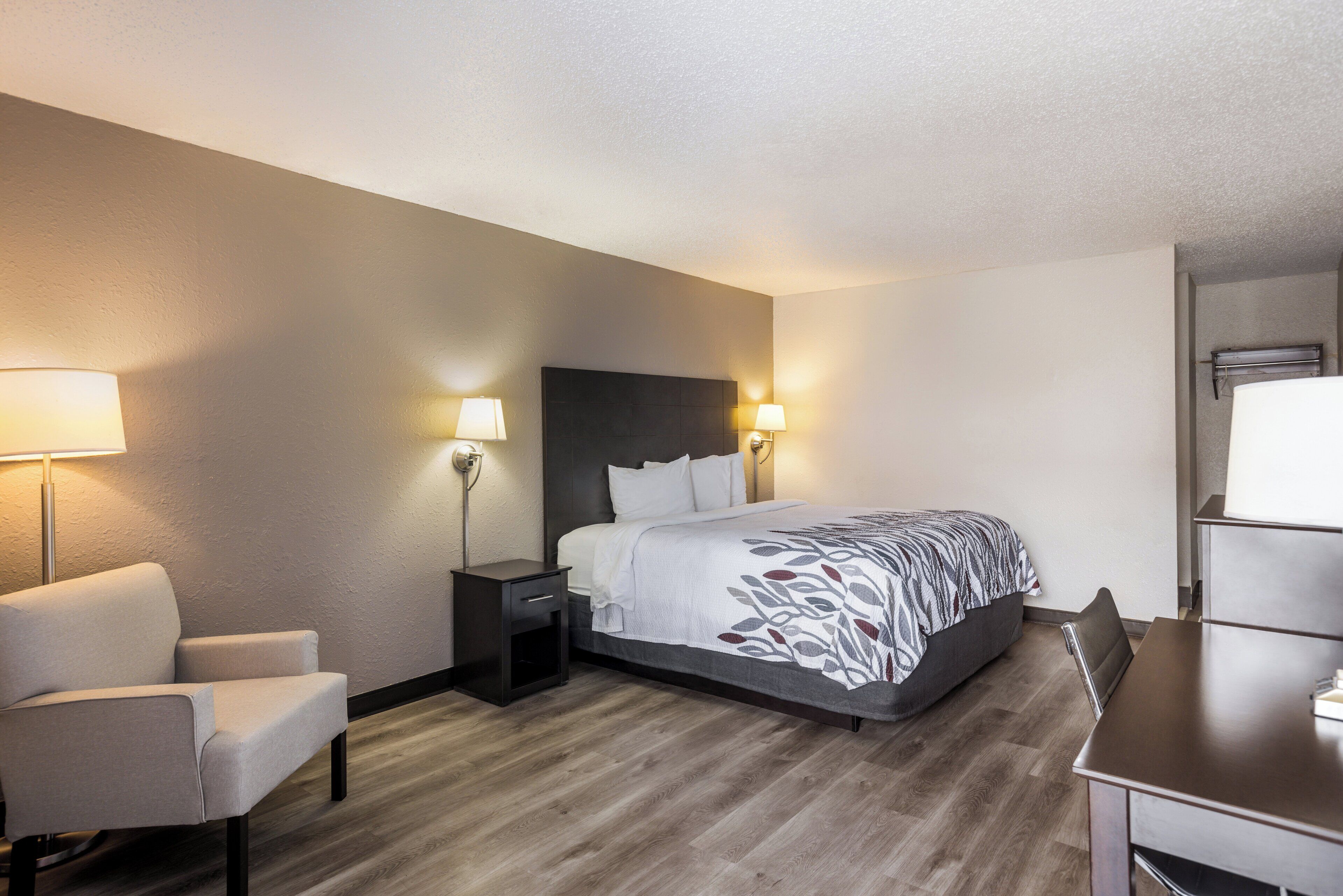 Photo - Red Roof Inn Savannah – Southside/Midtown