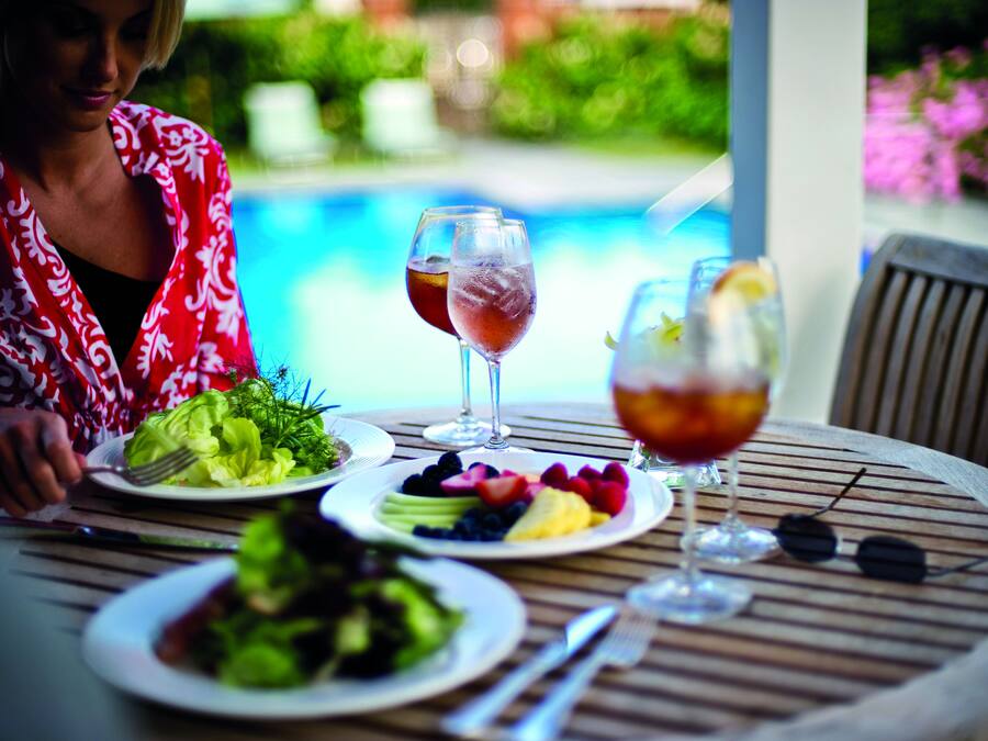 Frühstück, Mittagessen, Abendessen, Blick aufs Meer