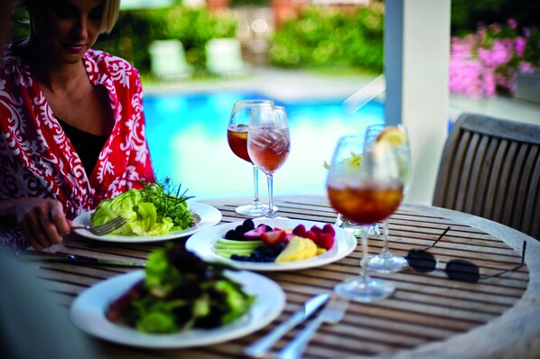 Frühstück, Mittagessen, Abendessen, Blick aufs Meer 