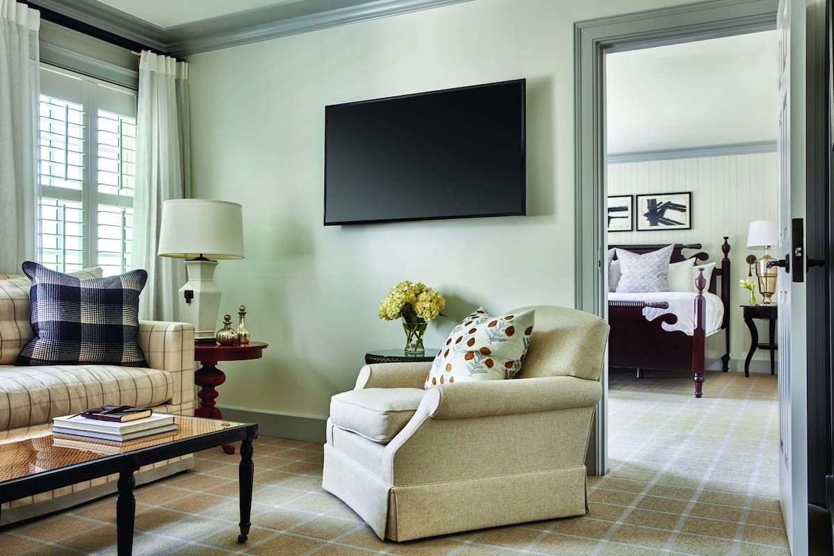 Suite, 1 Bedroom, Garden View | Premium bedding, down comforters, in-room safe, desk