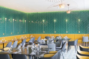 Breakfast and dinner served, French cuisine - Holiday Inn Paris Marne La Vallee (Noisy-le-Grand)