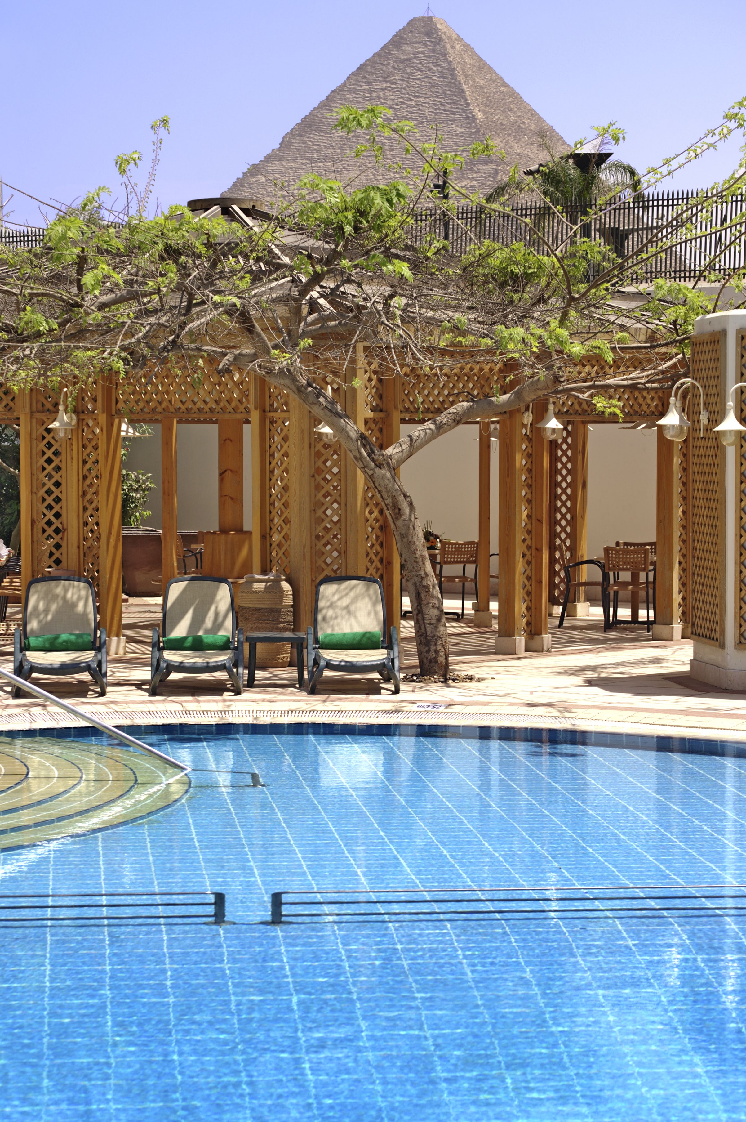Pool views, serves lunch, brunch, and happy hour