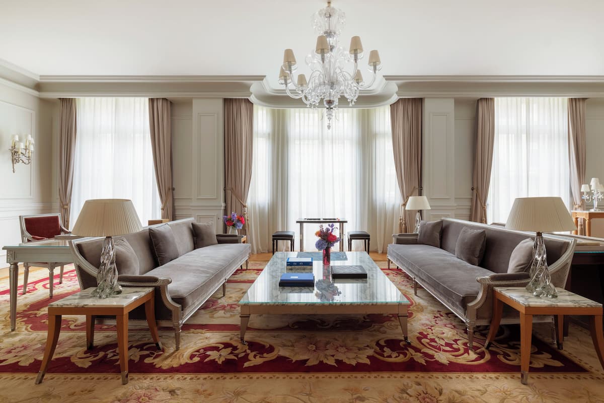 Avenue Presidential Suite | Premium bedding, minibar, in-room safe, laptop workspace