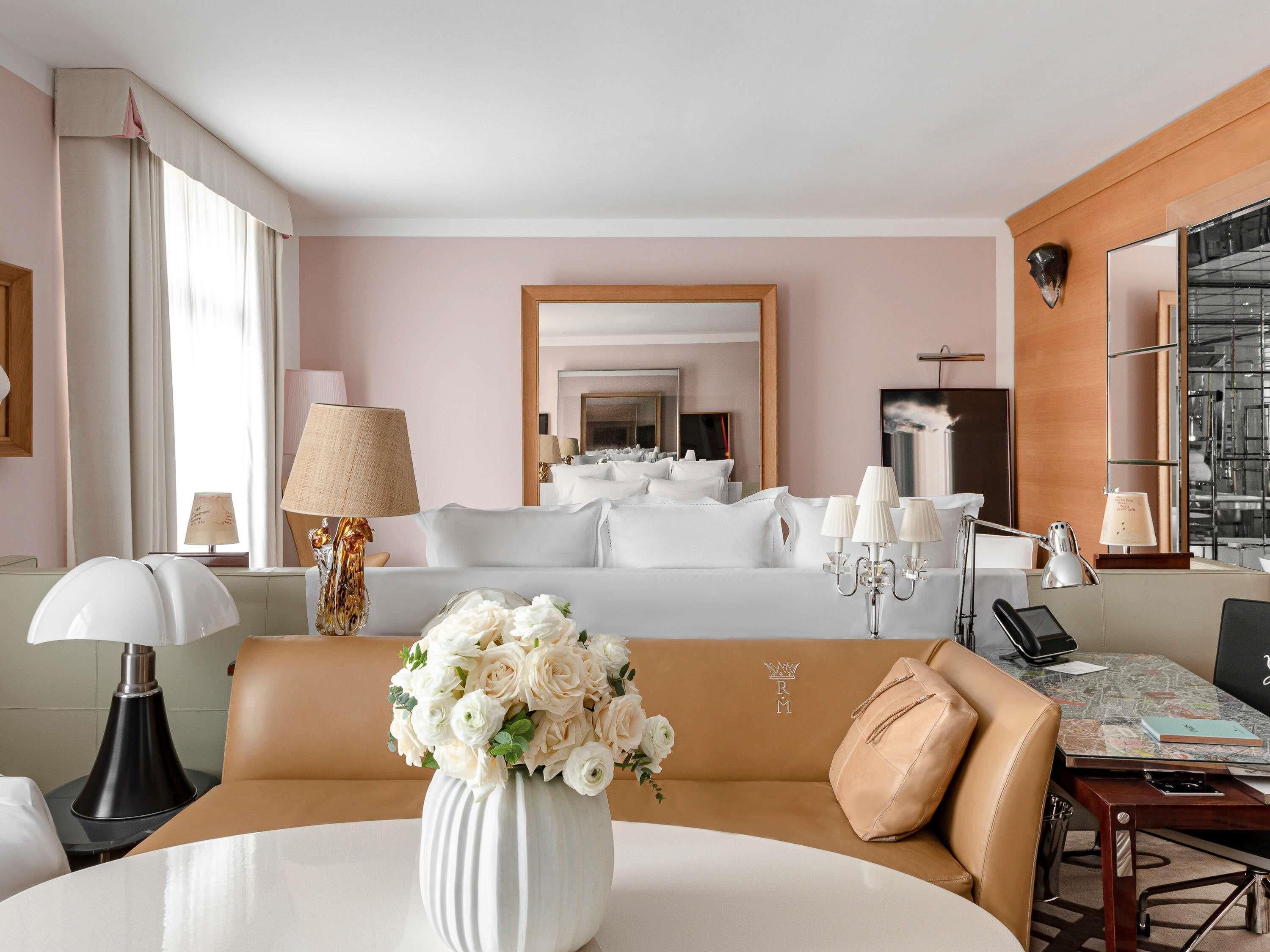 Junior Suite | Premium bedding, minibar, in-room safe, laptop workspace