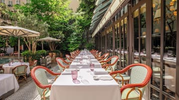 4 間餐廳,供應早餐、午餐和晚餐,義大利料理