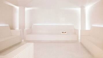 Couples treatment rooms, sauna, hot tub, Turkish bath, hydrotherapy