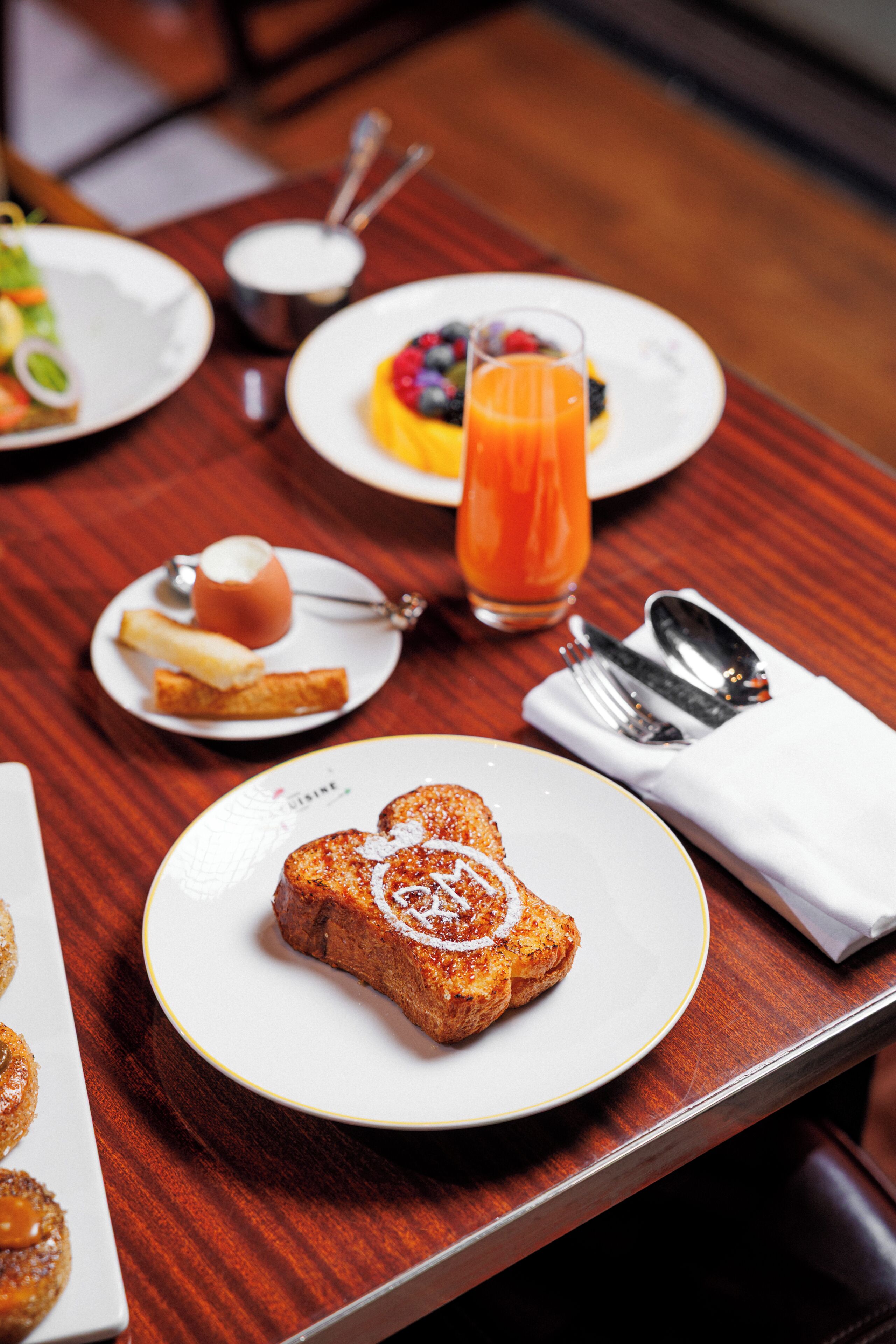 Petit déjeuner buffet servi tous les jours en supplément