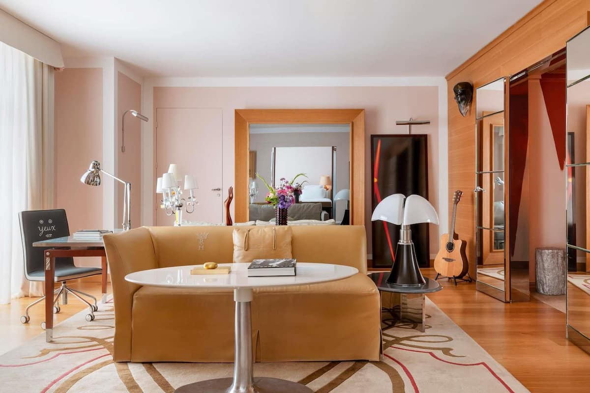 Lifestyle Suite | Premium bedding, minibar, in-room safe, laptop workspace