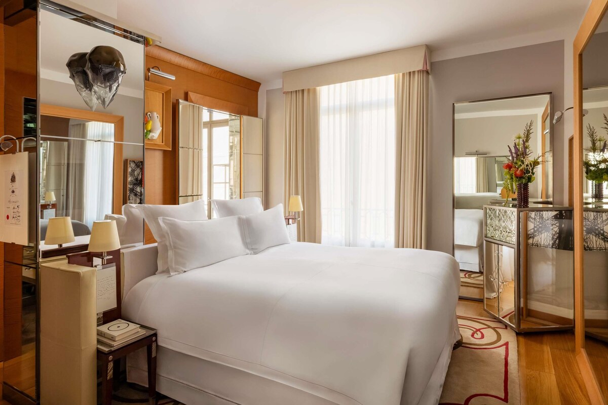 Ropa de cama de alta calidad y minibar 