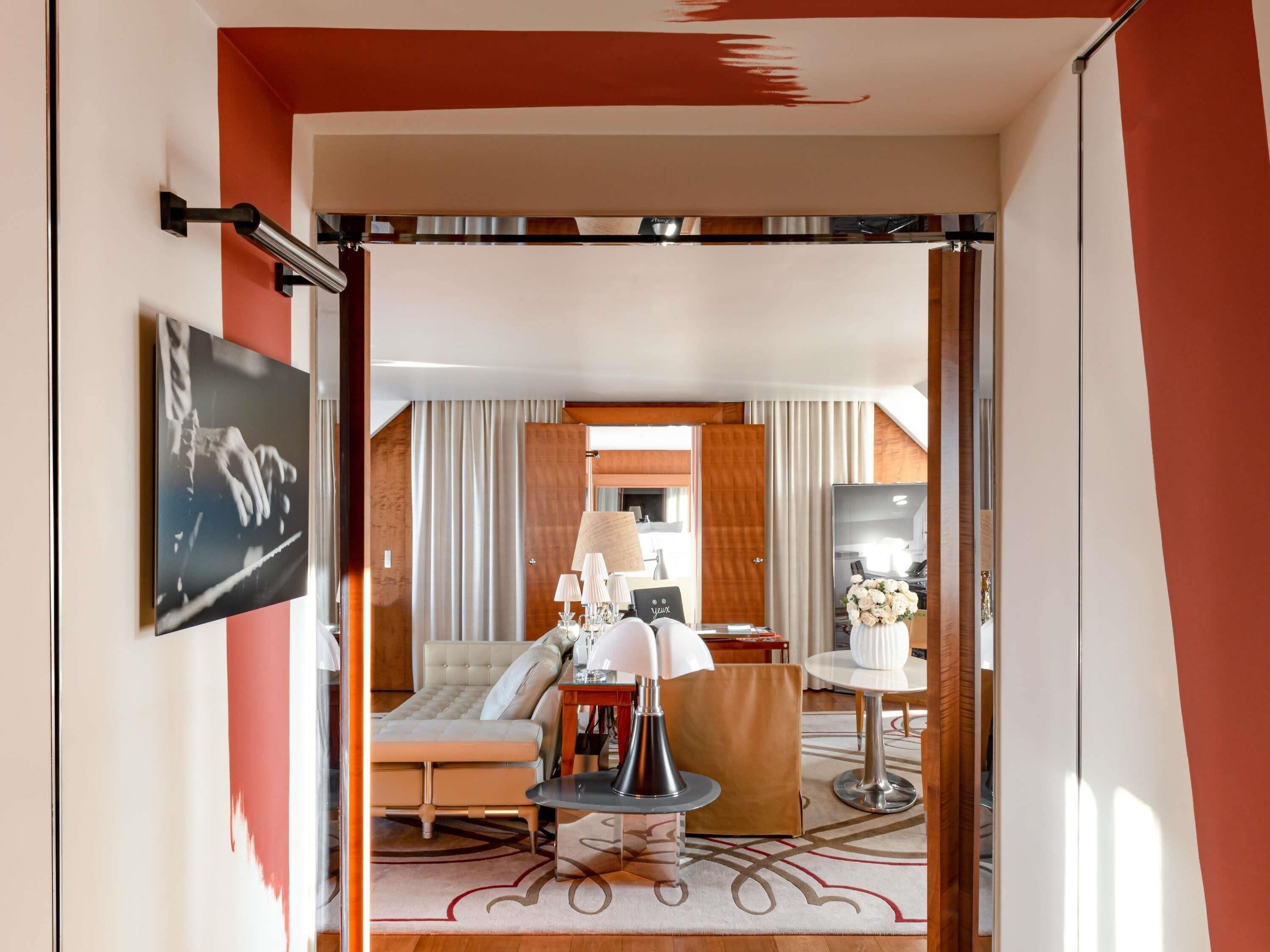 Ropa de cama de alta calidad y minibar 