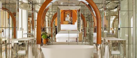 Signature-Suite | Badezimmer | Badewanne und Dusche (separat), Regendusche