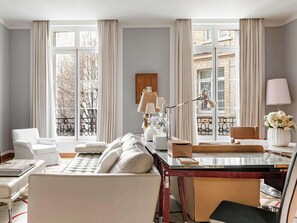 Prestige Suite | Premium bedding, minibar, in-room safe, laptop workspace