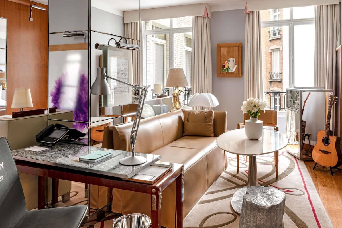 Habitación ejecutiva | Ropa de cama de alta calidad y minibar