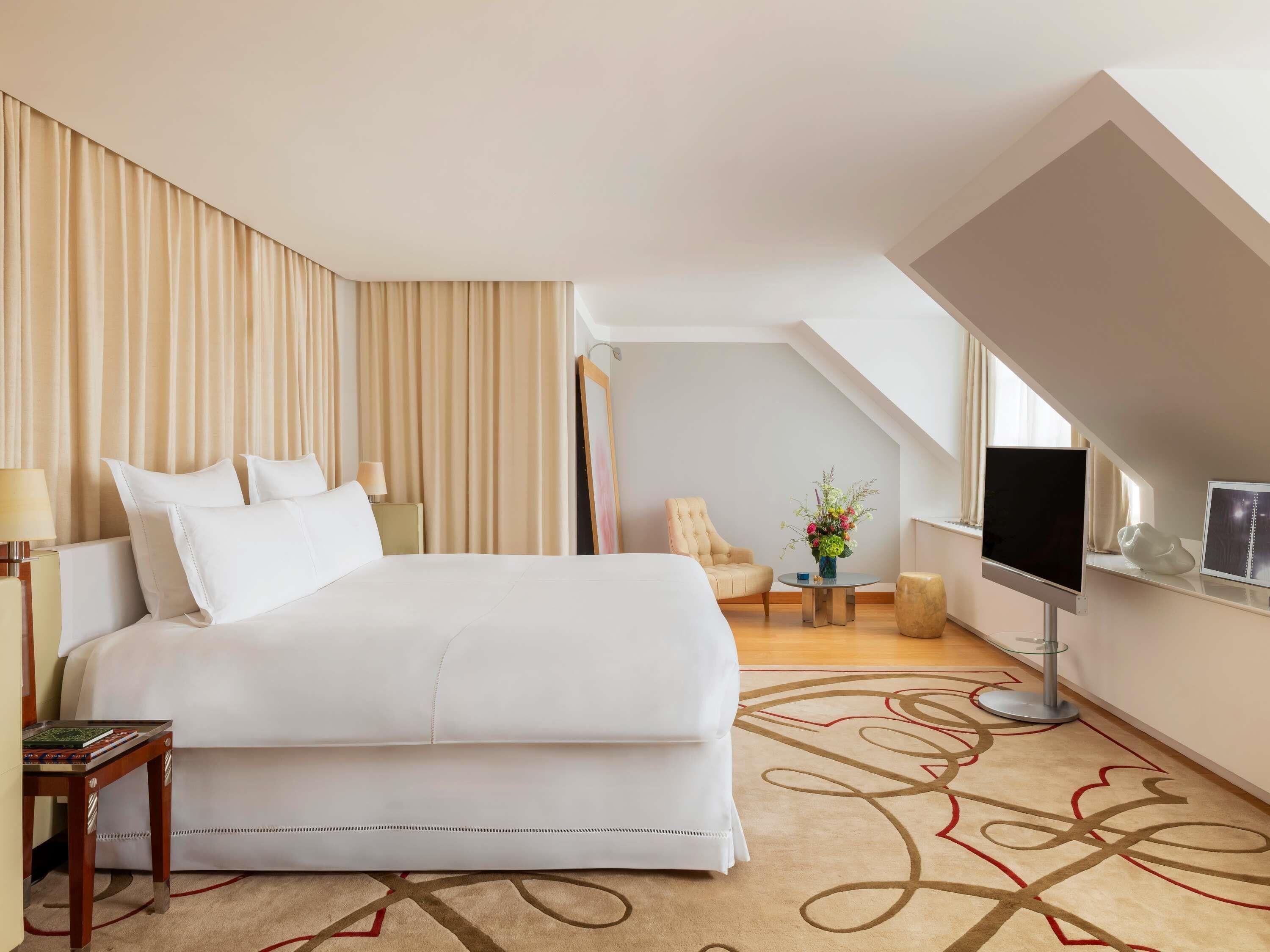 Ropa de cama de alta calidad y minibar 