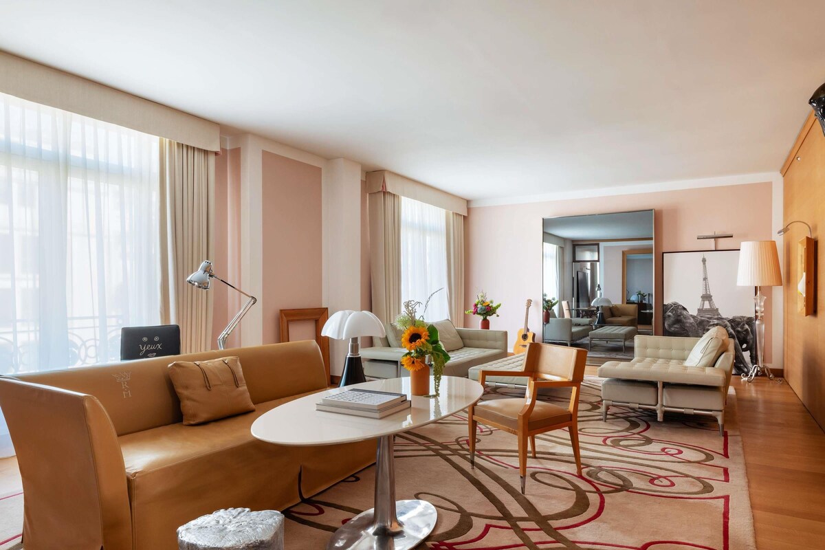 Ropa de cama de alta calidad y minibar 