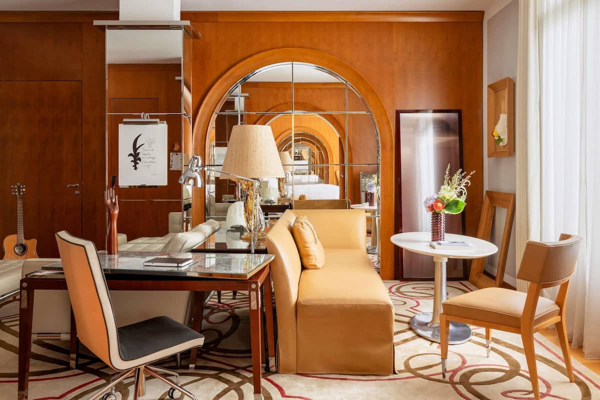Suite destacada | Roba de llit d'alta qualitat, minibar i caixa forta a l'habitació