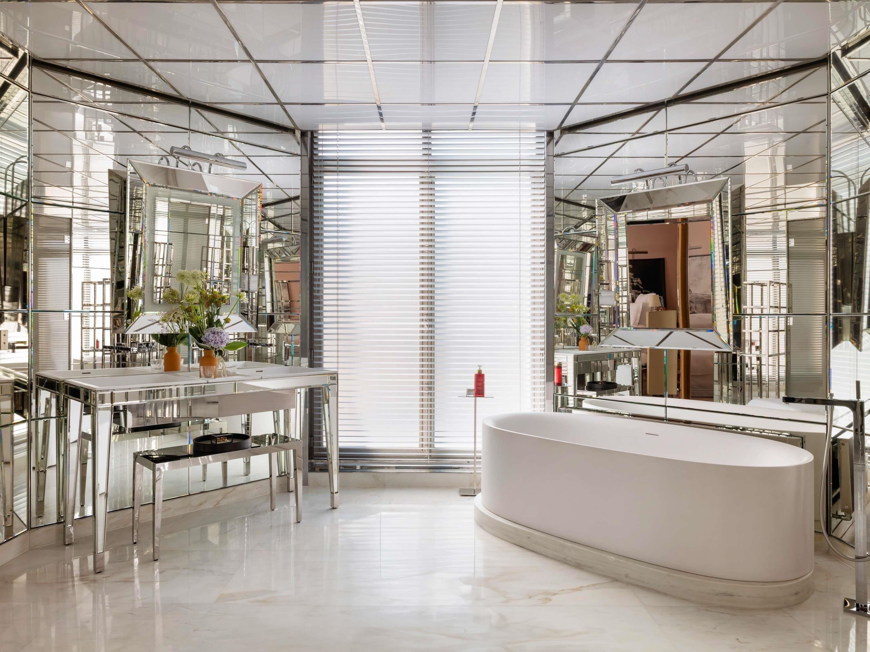 Ropa de cama de alta calidad y minibar 