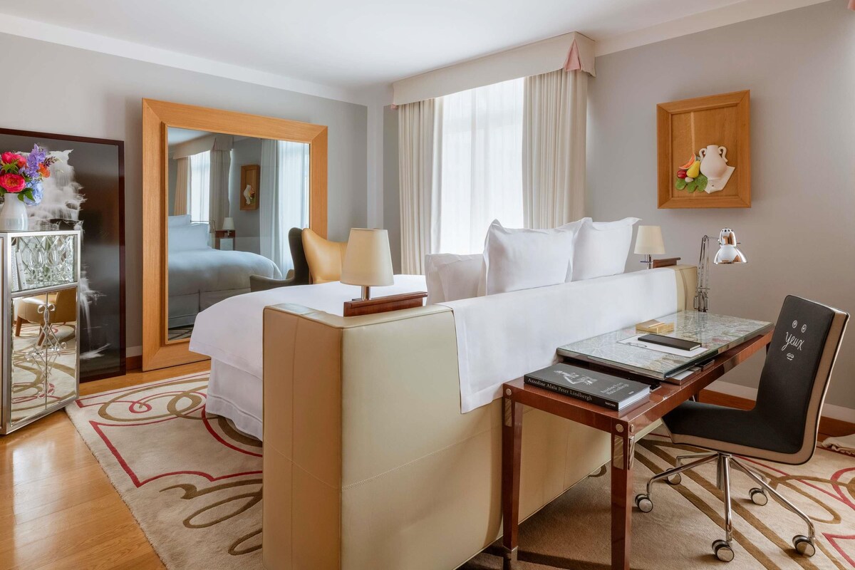 Ropa de cama de alta calidad y minibar 