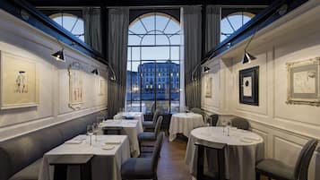 Déjeuner, dßner et brunch servis sur place