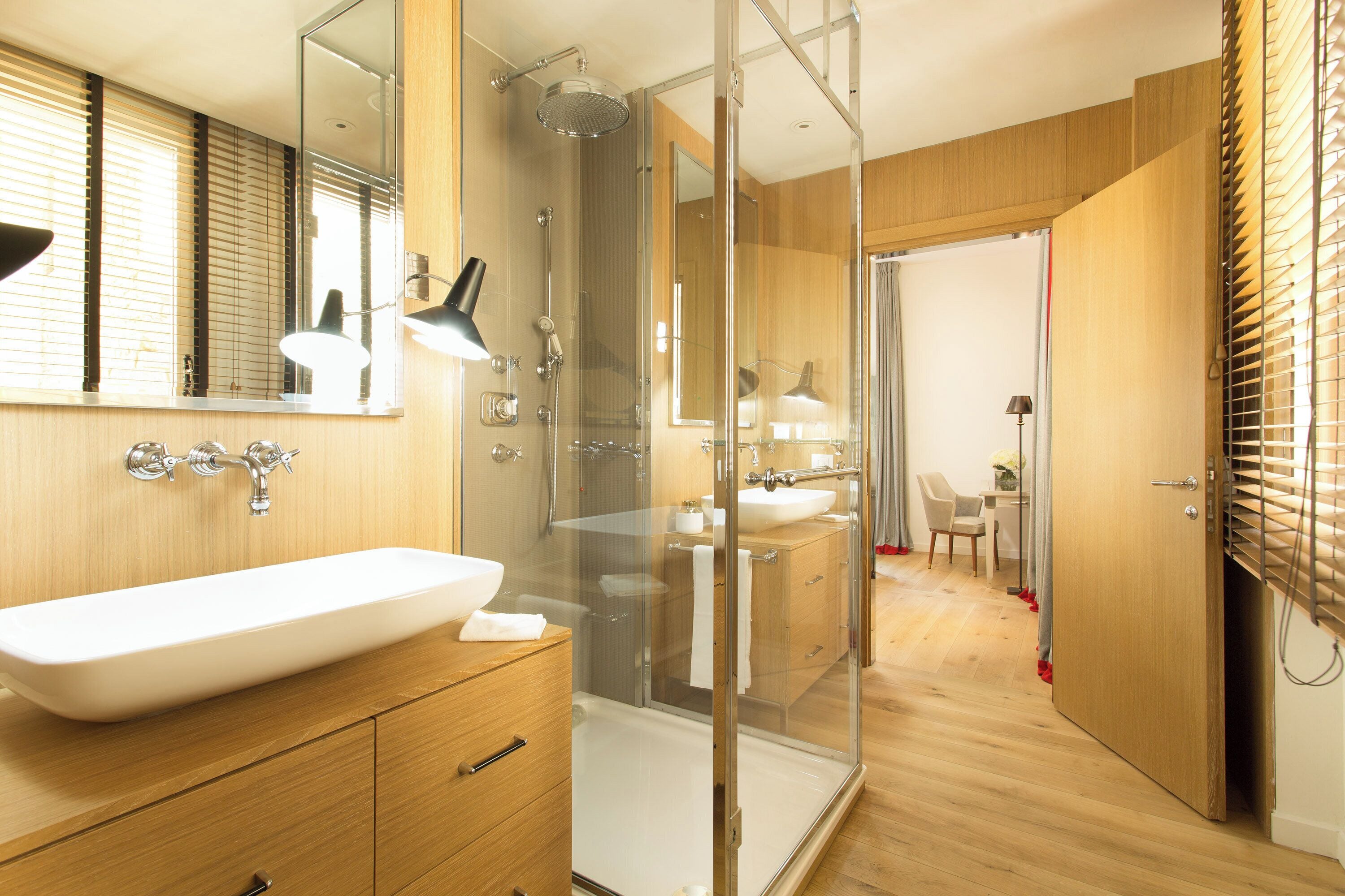 design suite, river view | bathroom | combined shower/bathtub, designer toiletries, hair dryer, bathrobes