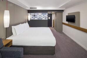 Premium-Zimmer, 1 King-Bett und Schlafsofa (Super King) | 1 Schlafzimmer, Allergikerbettwaren, Zimmersafe, Schreibtisch