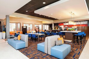 Lounge - Courtyard by Marriott Chicago Glenview/Northbrook (Northbrook)