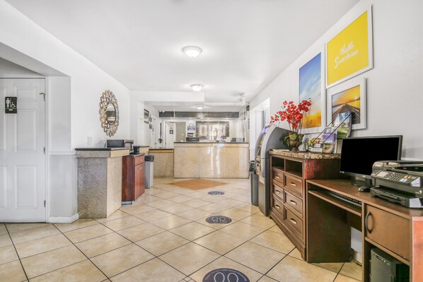 Reception hall - Econo Lodge Daytona Beach - Speedway (Daytona Beach)