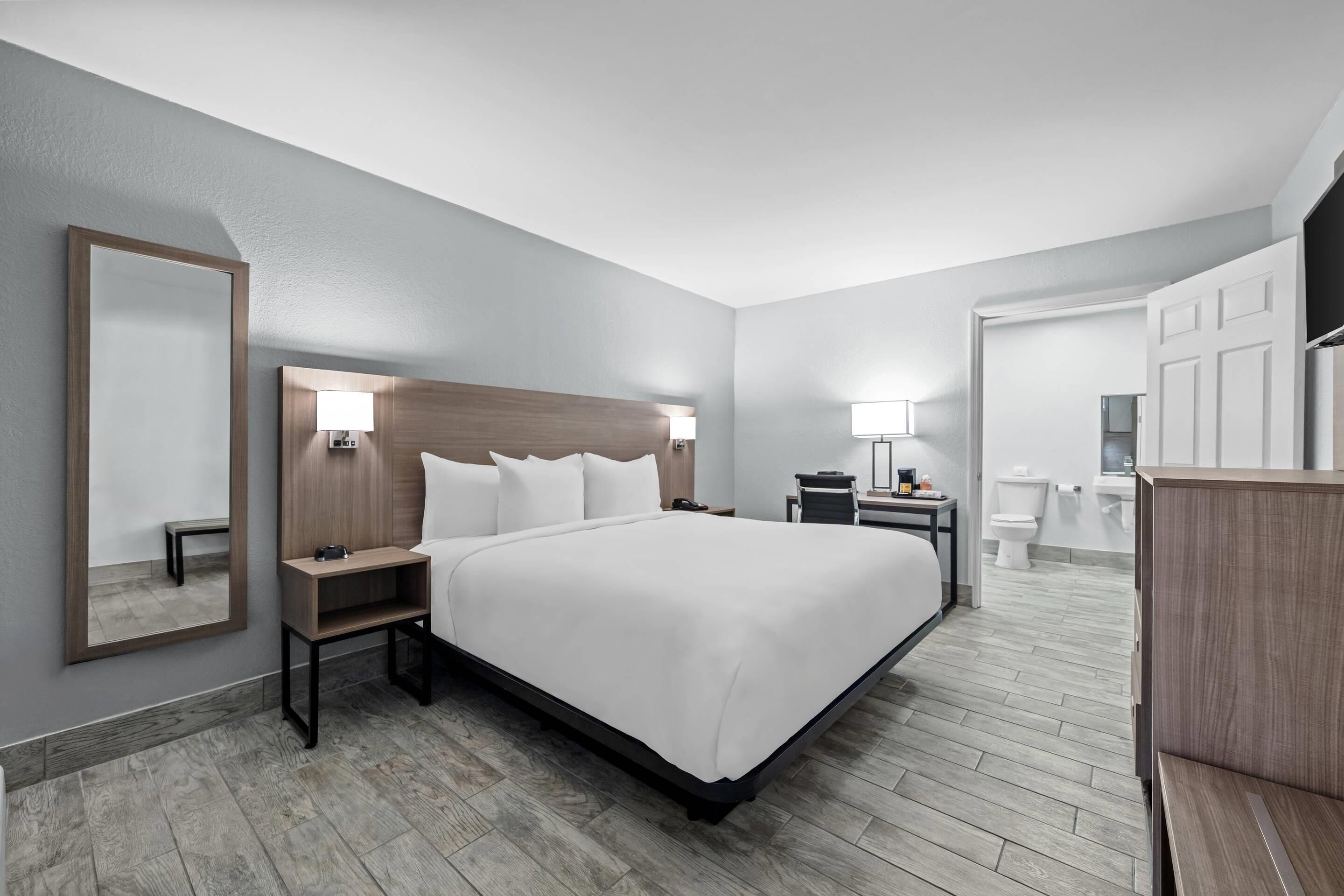 Ropa de cama de alta calidad, escritorio y cortinas blackout 