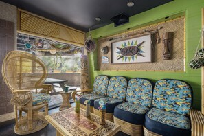 2 bars/lounges, cocktail bar - Caliente Tropics Hotel (Palm Springs)