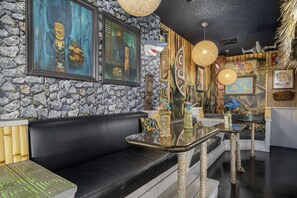 2 من المطاعم، تقديم الإفطار