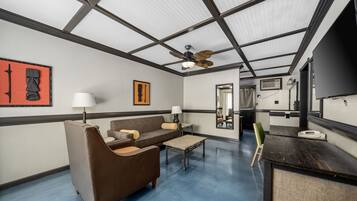 套房, 1 張特大雙人床 | 房內夾萬、書桌、手提電腦工作空間、熨斗/熨衫板