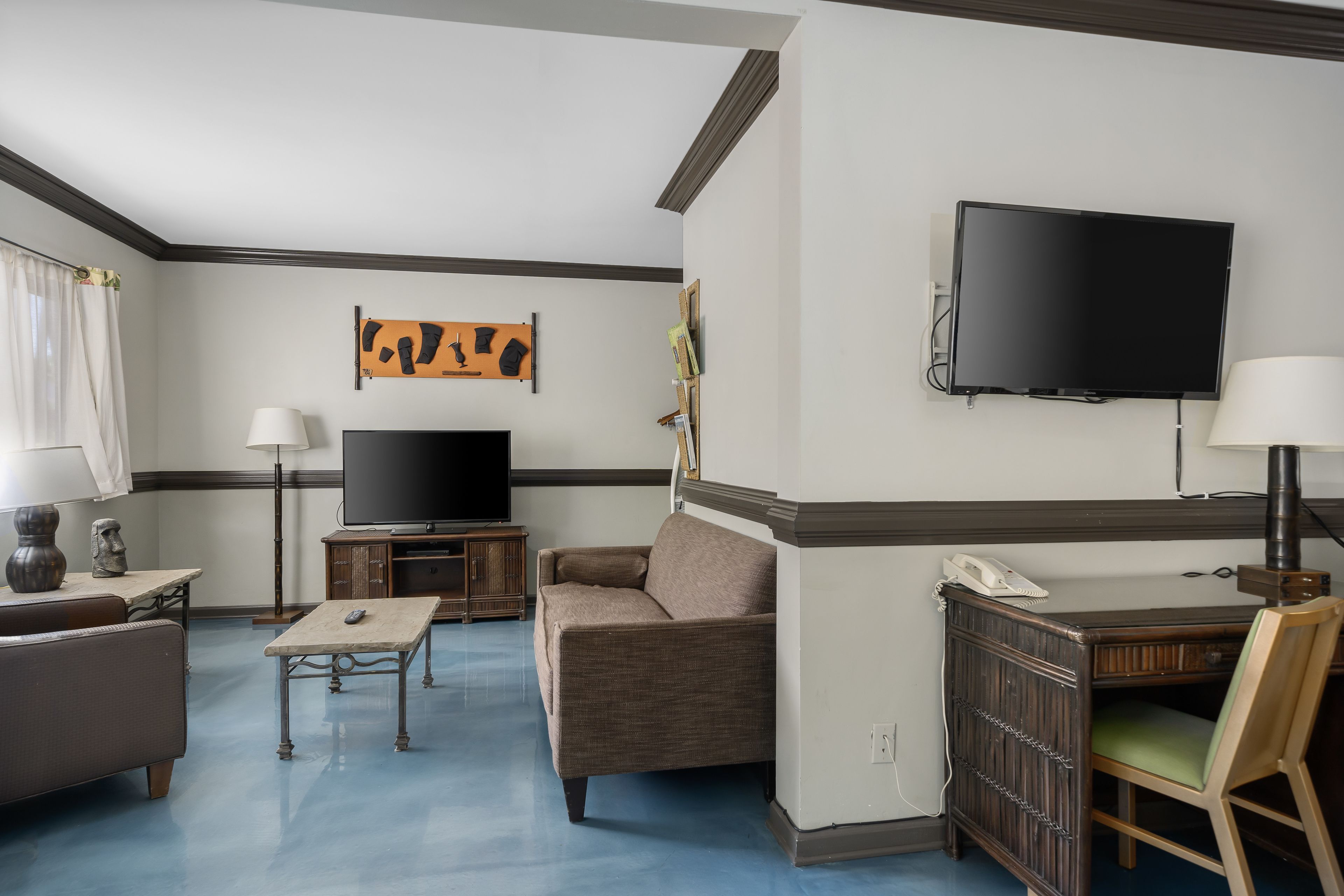 Photo - Caliente Tropics