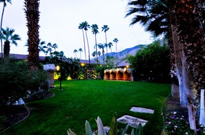 Courtyard - Caliente Tropics Hotel (Palm Springs)