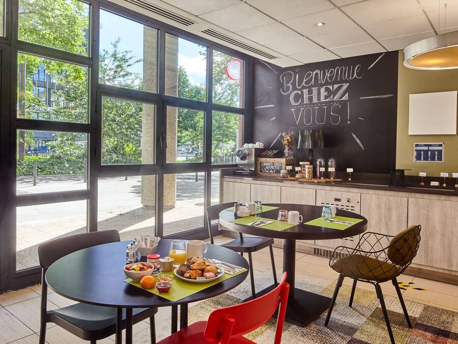 Tägliches Frühstücksbuffet gegen Gebühr