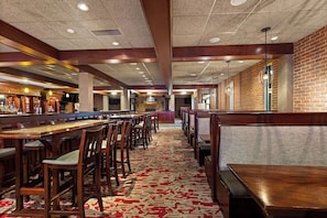 Bar (trong khuôn viên)