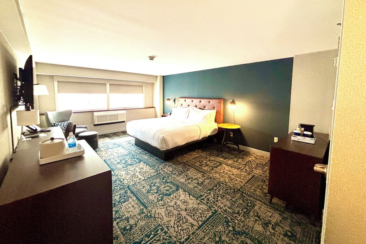 Coffre-fort, bureau, rideaux dâobscurcissement