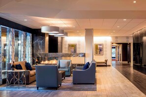 Lobby - Four Points By Sheraton Norwood (Norwood)