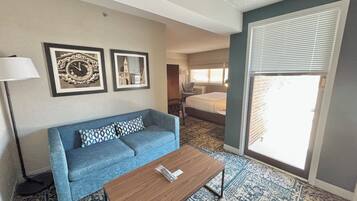 Deluxe Room, 1 King Bed with Sofa bed (Balcony)