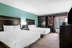 Habitación estándar, 2 camas Queen size, para no fumadores | Escritorio, tabla de planchar con plancha y cunas gratuitas 