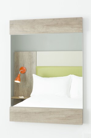 In-room safe, desk, iron/ironing board, bed sheets