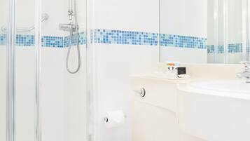 Tina profunda, amenidades de baño gratuitas, secadora de cabello