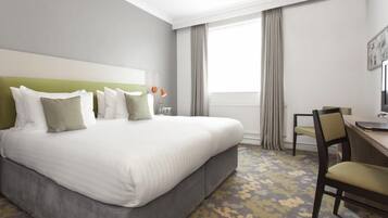 In-room safe, desk, iron/ironing board, bed sheets