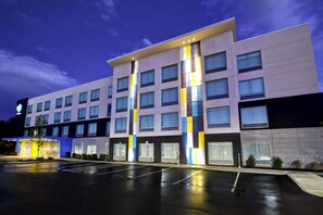Exterior - Tru by Hilton Concord (Concord)
